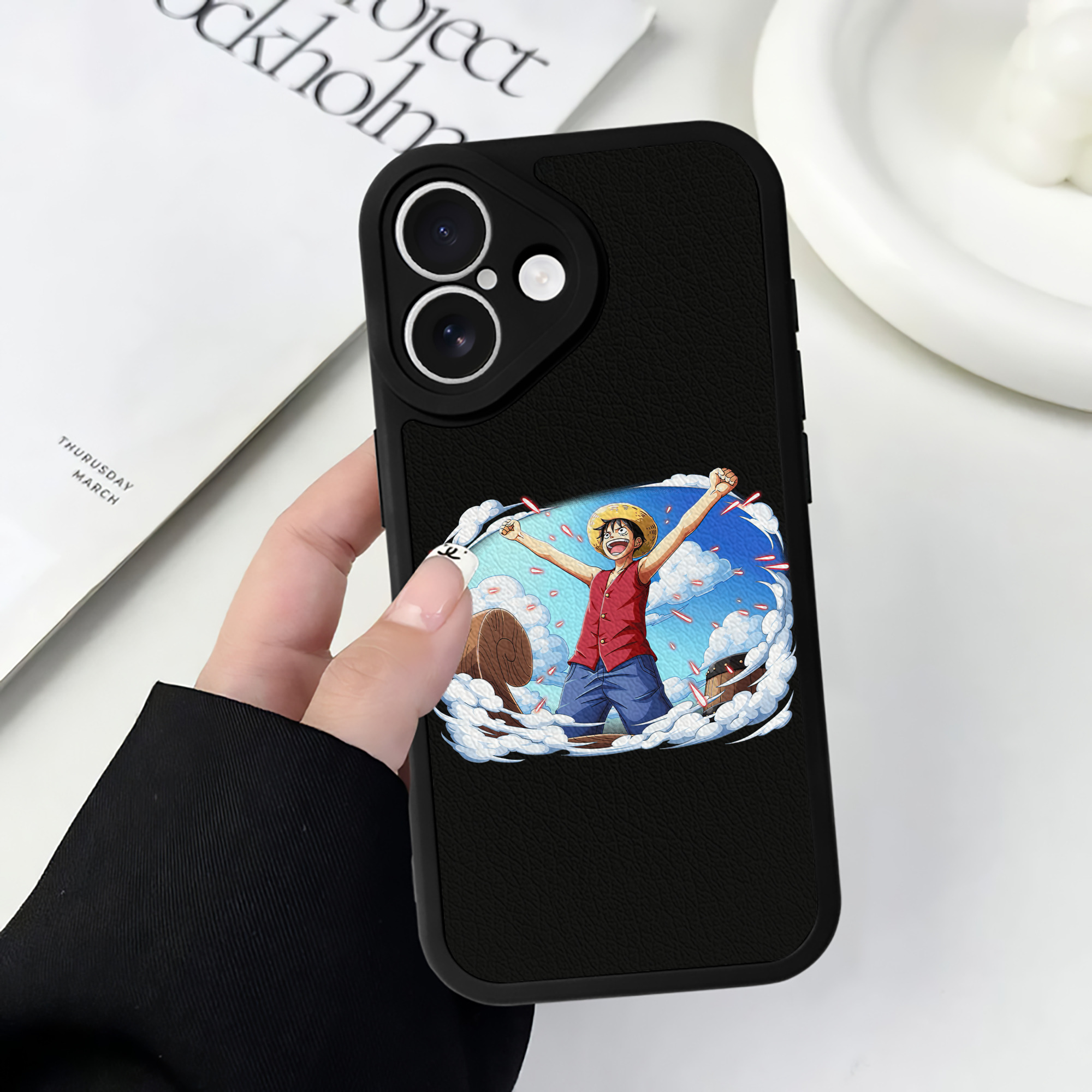 （画像用） ワンピース モンキー・D・ルフィ ONE PIECE Monkey D. Luffy 【iPhone 16シリーズ対応】シリコンスマホケース（レザー調） 材質：シリコン